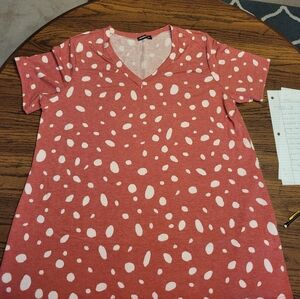 Plus size orange spotted tee